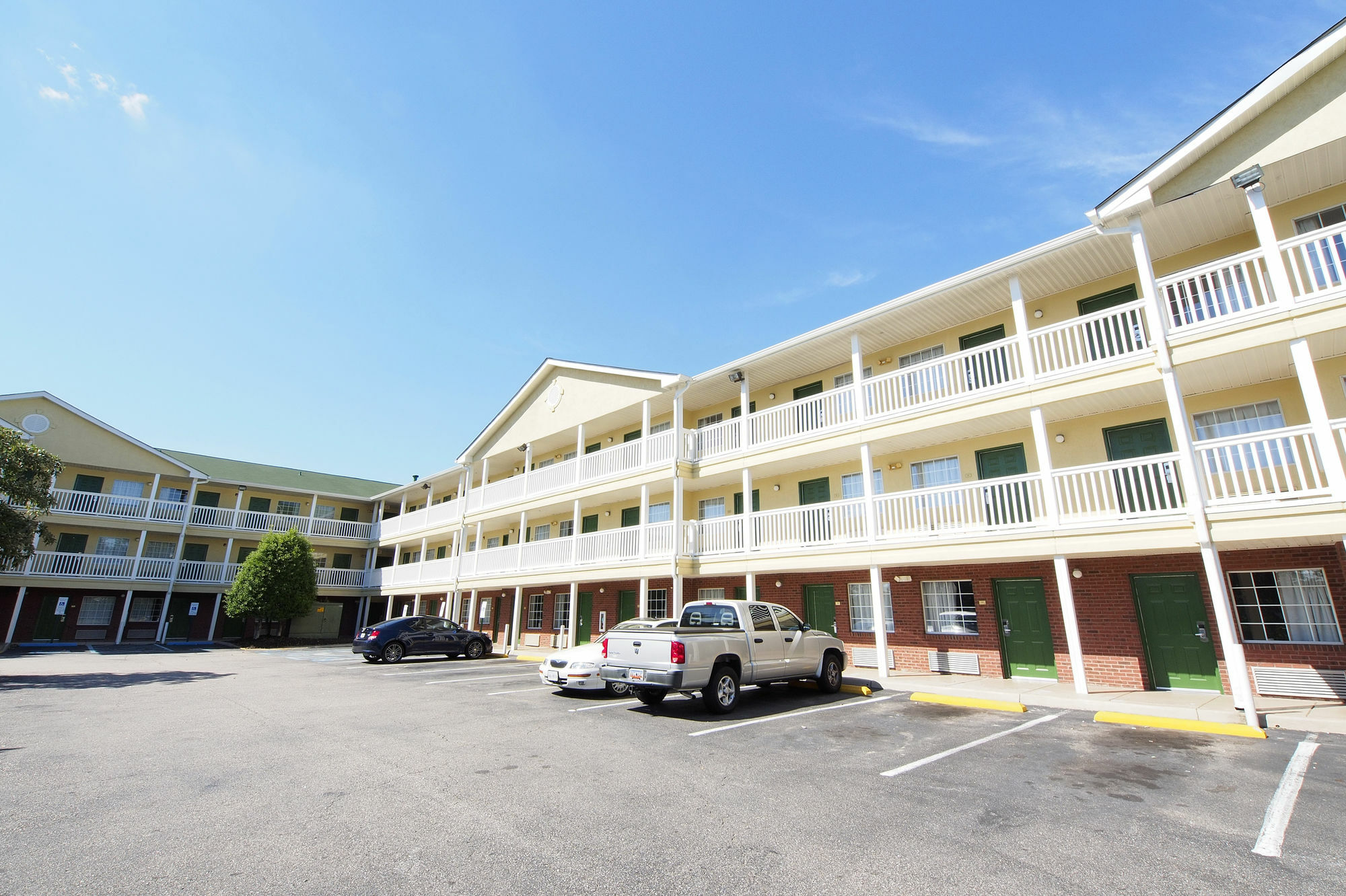 Sun Suites Of Chesapeake Exterior foto